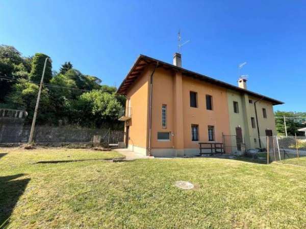 Foto Villa bifamiliare - Tricesimo . Rif.: Bifamiliare Tricesimo