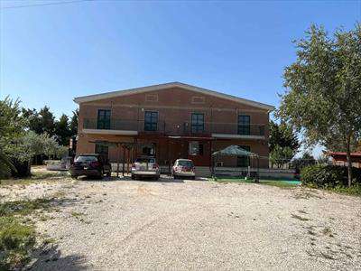 Foto Villa bifamiliare in Vendita, 6 Locali, 4 Camere, 280 mq (FOGGIA