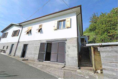Foto Villa Bifamiliare in Vendita, pi� di 6 Locali, 160 mq, Pontremol