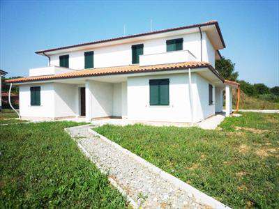 Foto Villa bifamiliare in Vendita, pi� di 6 Locali, 3 Camere, 165 mq