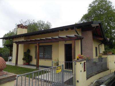 Foto Villa bifamiliare in Vendita, pi� di 6 Locali, 5 Camere, 220 mq