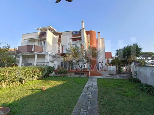 Foto Villa bifamiliare in vendita a Anzio