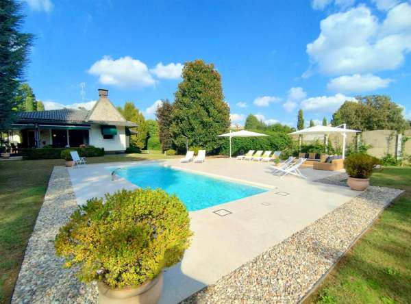 Foto Villa bifamiliare in vendita a Arluno