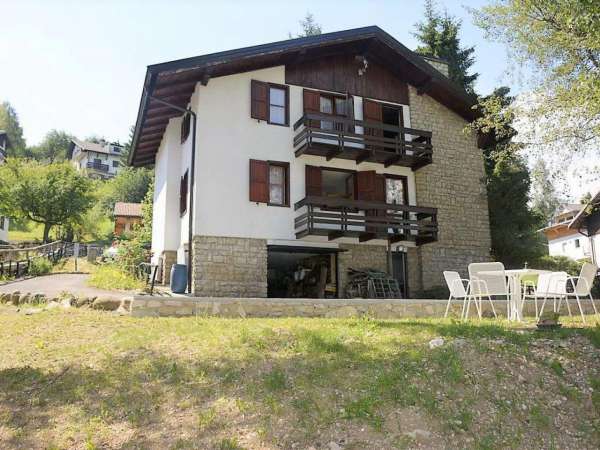 Foto Villa bifamiliare in vendita a Brentonico