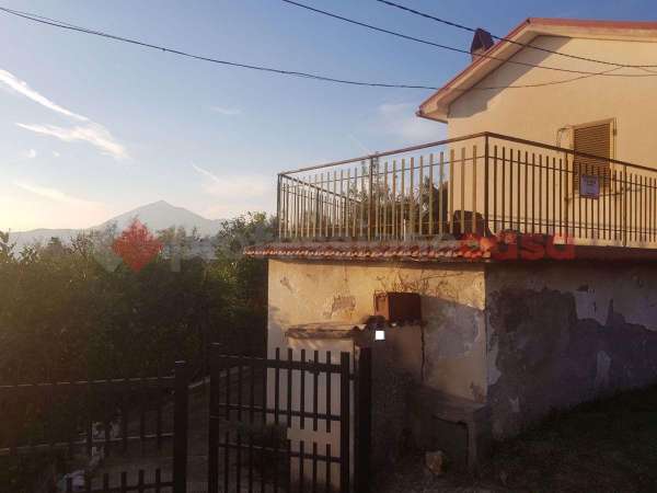 Foto Villa bifamiliare in vendita a Cervaro