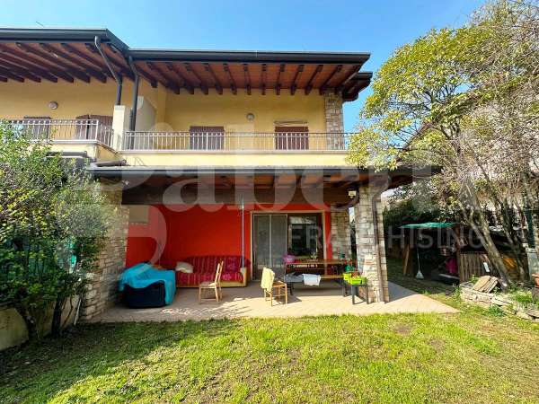 Foto Villa bifamiliare in vendita a Concesio