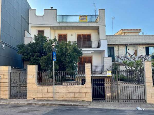 Foto Villa bifamiliare in vendita a Conversano - 6 locali 500mq
