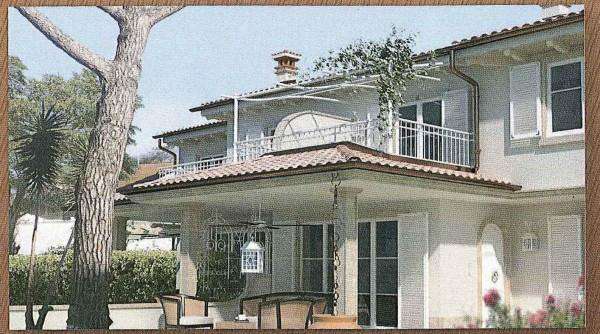 Foto Villa bifamiliare in vendita a Forte Dei Marmi