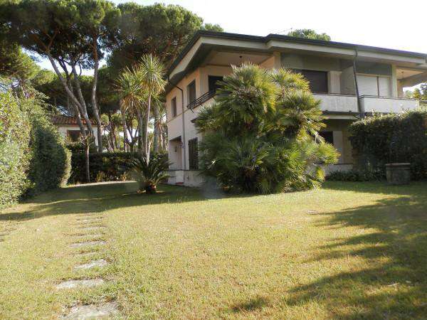 Foto Villa bifamiliare in vendita a Forte Dei Marmi