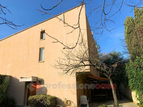 Foto Villa bifamiliare in vendita a Perugia