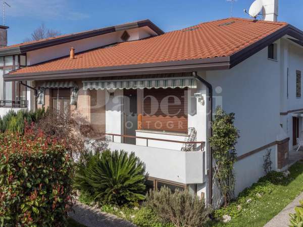 Foto Villa bifamiliare in vendita a Portogruaro