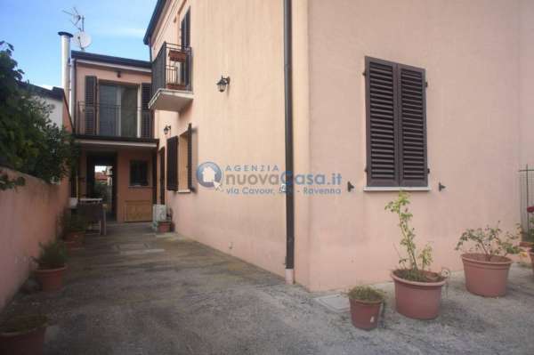 Foto Villa bifamiliare in vendita a Ravenna