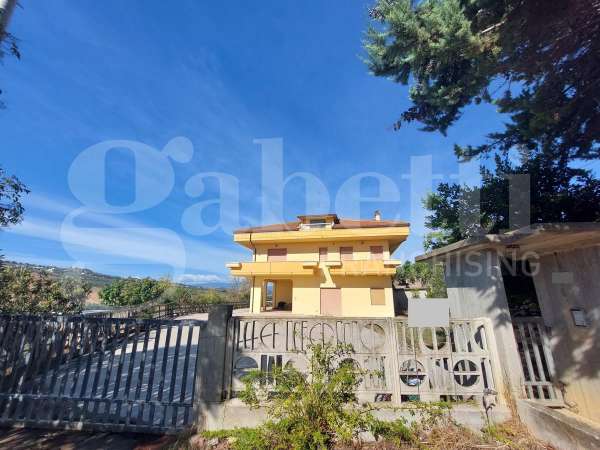 Foto Villa bifamiliare in vendita a Tortoreto