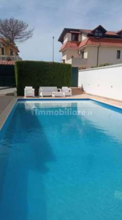 Foto Villa bifamiliare viale degli Artisti 7, Pinetamare, Castel Volturno