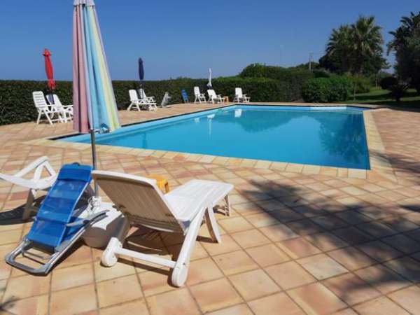 Foto Villa con piscina in C.da Alcerito