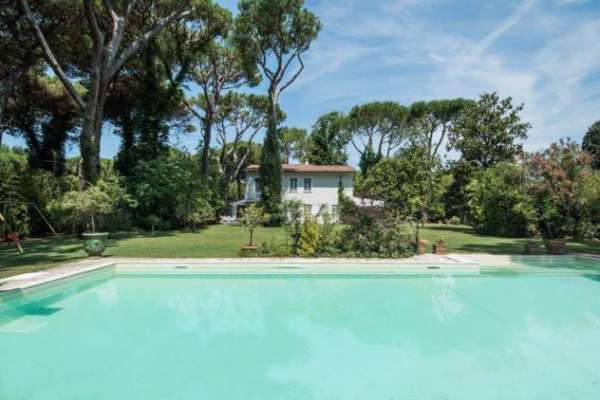 Foto VILLA di 10 vani e di 300 mq (PIETRASANTA) rif. MP906