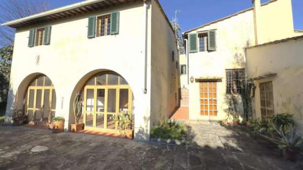 Foto VILLA di 10 vani e di 370 mq (FIRENZE) rif. AAJ045