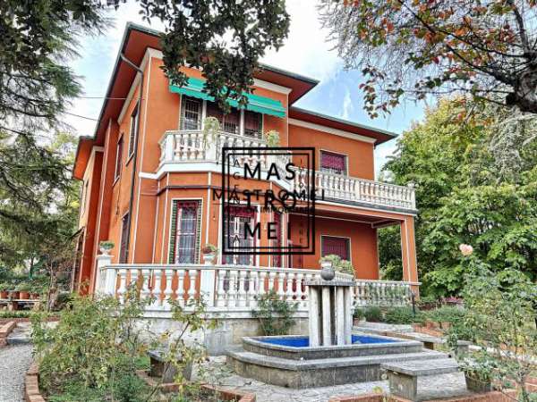 Foto VILLA di 10 vani e di 430 mq (ALTOPASCIO) rif. 3407