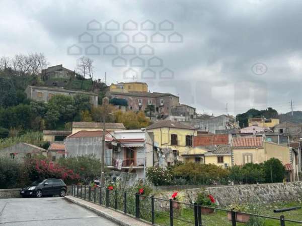 Foto VILLA di 12 vani e di 400 mq (VILLAFRANCA TIRRENA) rif. 2VS17038