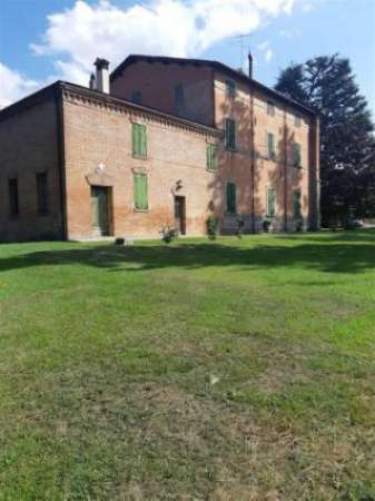 Foto Villa di 1300 m con pi� di 5 locali e box auto in vendita a Zola Predosa