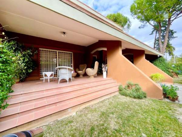Foto VILLA di 15 vani e di 422 mq (GROSSETO - Grosseto) rif. CI.535
