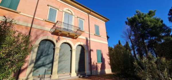 Foto Villa di 250 m con pi� di 5 locali in vendita a Cesena