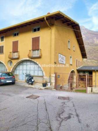 Foto Villa di 260 m con pi� di 5 locali in vendita a Piario