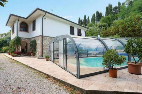 Foto Villa di 303 m con pi� di 5 locali in vendita a Collesalvetti
