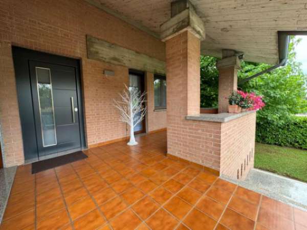 Foto Villa di 324 m con 4 locali e box auto doppio in vendita a Cadoneghe