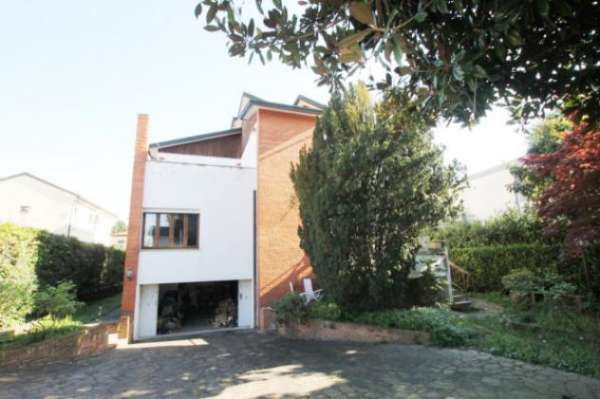 Foto Villa di 361 m con pi� di 5 locali e box auto doppio in vendita a Padova