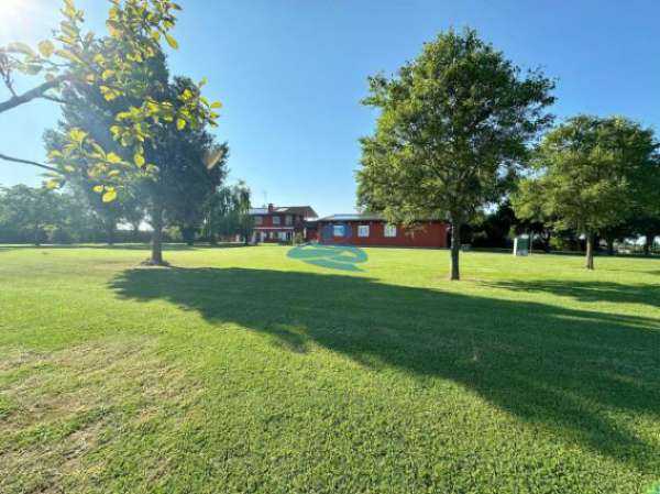 Foto Villa di 451 m con pi� di 5 locali in vendita a Ravenna