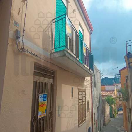 Foto VILLA di 7 vani e di 140 mq (MESSINA) rif. 2VS16866