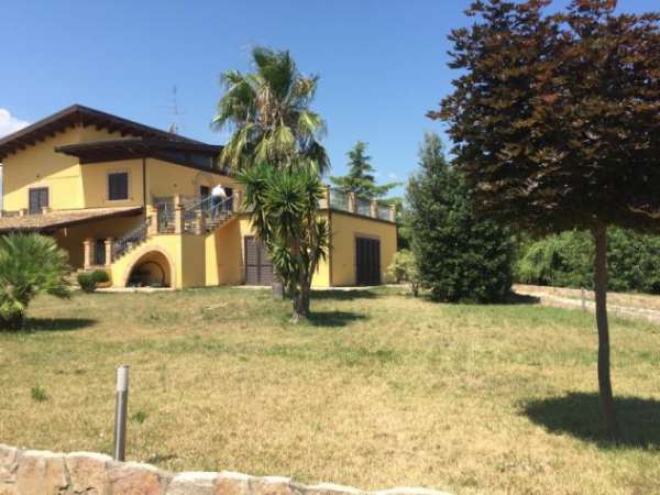 Foto Villa di pregio con giardino a S.Salvo