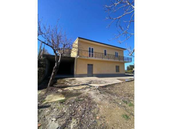 Foto Villa in Contrada Noce Alta
