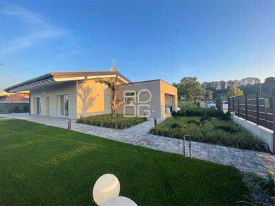 Foto Villa in Vendita, 4 Locali, 155 mq, Lonato del Garda