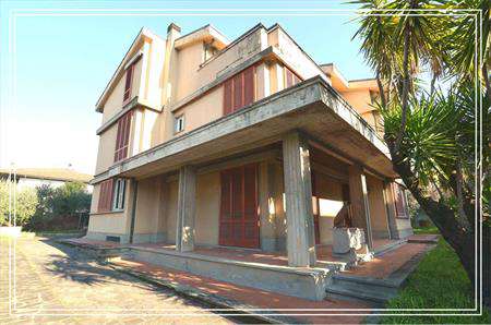 Foto Villa in Vendita, 6 Locali, 300 mq, Monsummano Terme