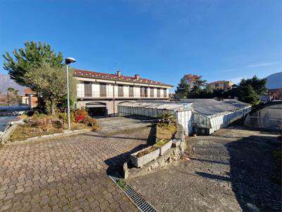 Foto Villa in Vendita, pi� di 6 Locali, 1600 mq, Gravellona Toce