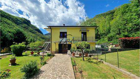 Foto Villa in Vendita, pi� di 6 Locali, 235 mq, Bagni di Lucca