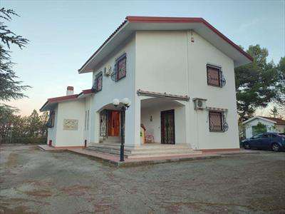 Foto Villa in Vendita, pi� di 6 Locali, 250 mq, Caltanissetta