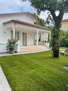 Foto Villa in Vendita, pi� di 6 Locali, 3 Camere, 140 mq (PIETRASANTA
