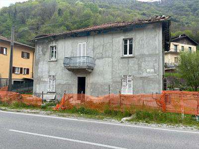 Foto Villa in Vendita, pi� di 6 Locali, 400 mq, Lasnigo