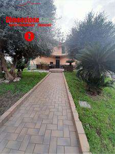Foto Villa in Vendita, pi� di 6 Locali, 420 mq, San Felice a Cancello