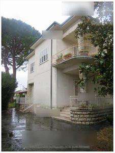 Foto Villa in Vendita, pi� di 6 Locali, 432 mq, Cascina
