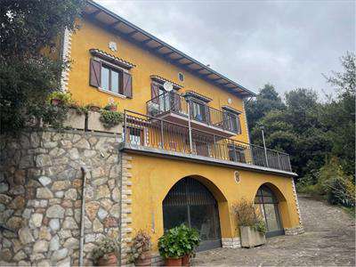 Foto Villa in Vendita, pi� di 6 Locali, 455 mq, Perugia (Altra Perife