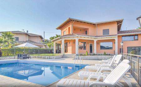 Foto Villa in Vendita, pi� di 6 Locali, 5 Camere, 380 mq (RENDE MALVI