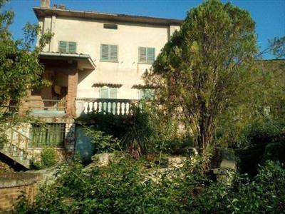Foto Villa in Vendita, pi� di 6 Locali, 5 Camere, 450 mq (MONTEPULCIA