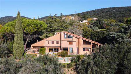 Foto Villa in Vendita, pi� di 6 Locali, 500 mq, Perugia (Olmo)