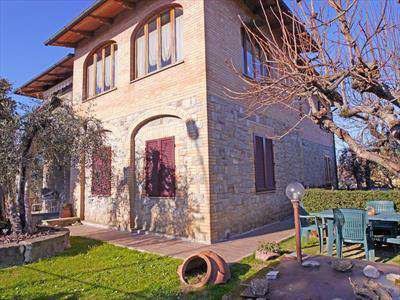 Foto Villa in Vendita, pi� di 6 Locali, 6 Camere, 430 mq (CASTELNUOVO