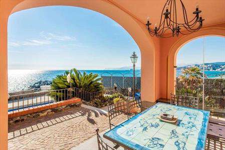 Foto Villa in Vendita, pi� di 6 Locali, 600 mq, Albisola Superiore