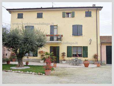 Foto Villa in Vendita, pi� di 6 Locali, 740 mq, Monzambano